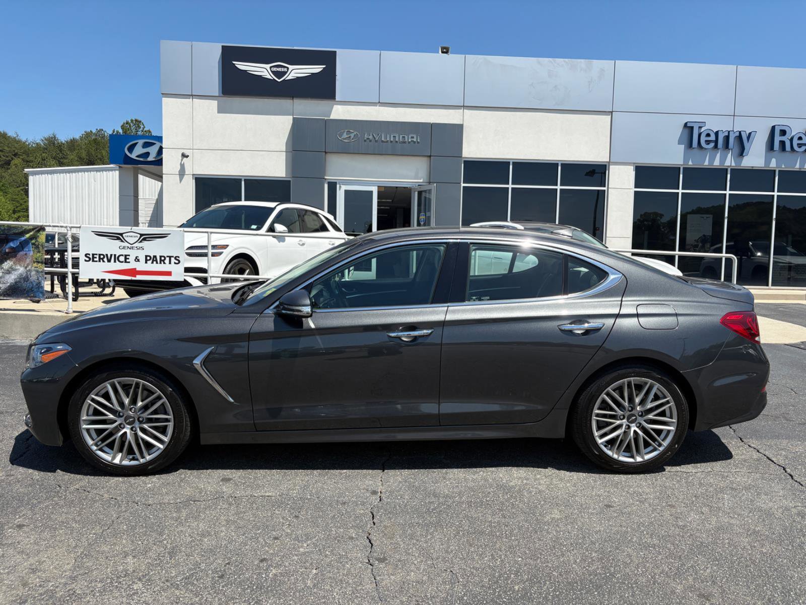 Used 2021 Genesis G70 2.0T image 4
