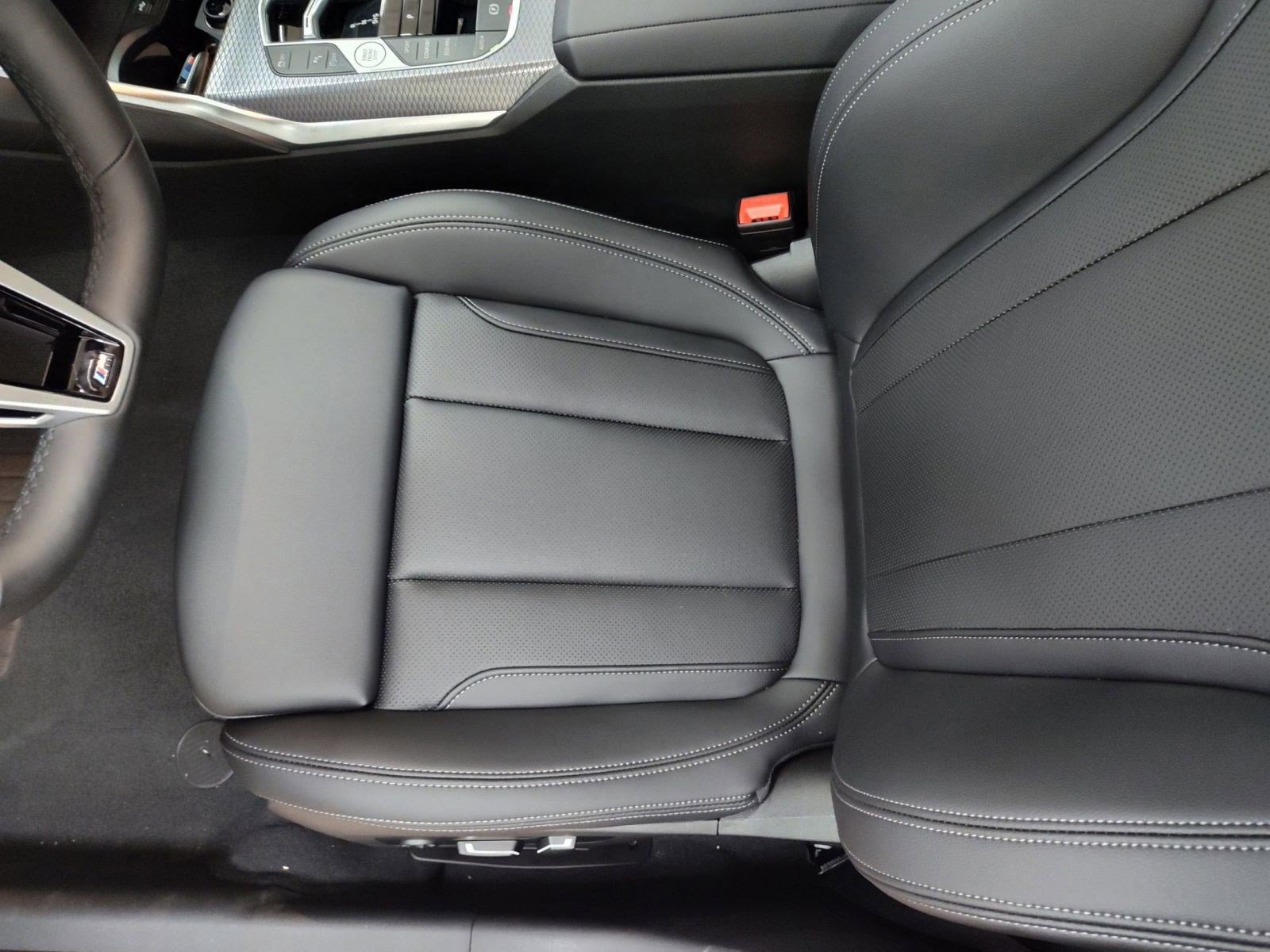 Used 2025 BMW 330i xDrive Sedan w/ M Sport Package image 13