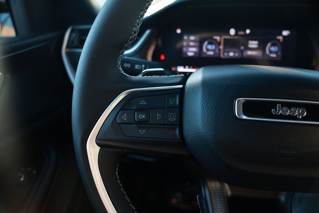 New 2025 Jeep Grand Cherokee Altitude AWD/4WD image 17