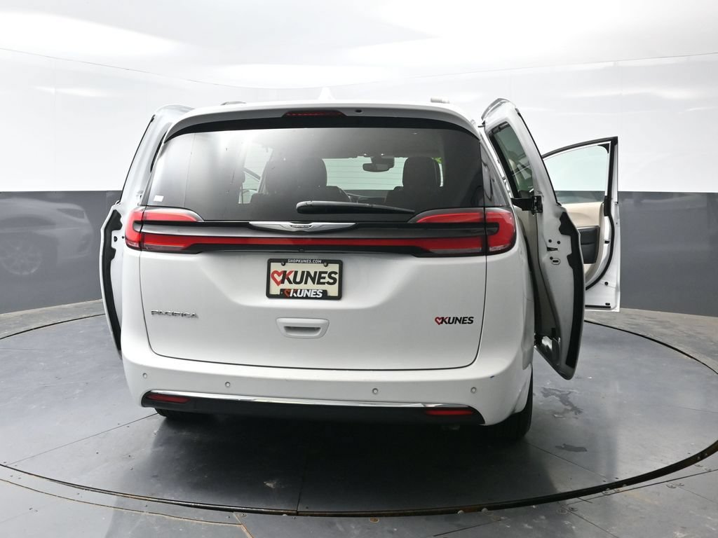Used 2022 Chrysler Pacifica Touring-L FWD image 32