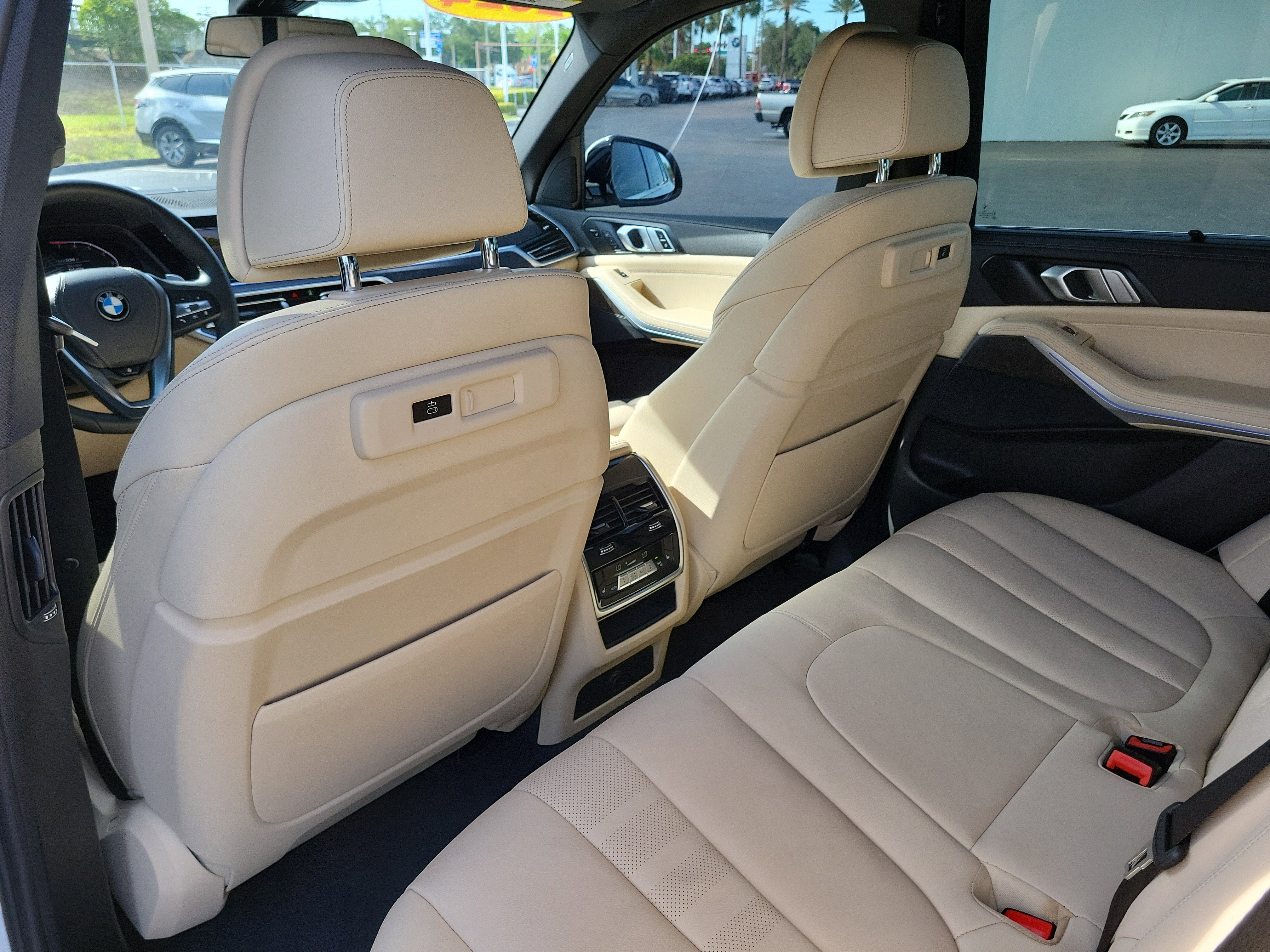 Used 2022 BMW X5 xDrive40i w/ Luxury Seating Package AWD/4WD image 12