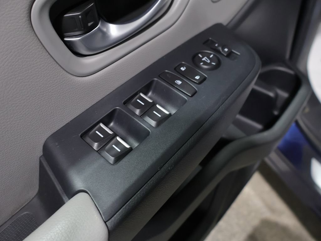 Used 2025 Honda Pilot Touring image 14