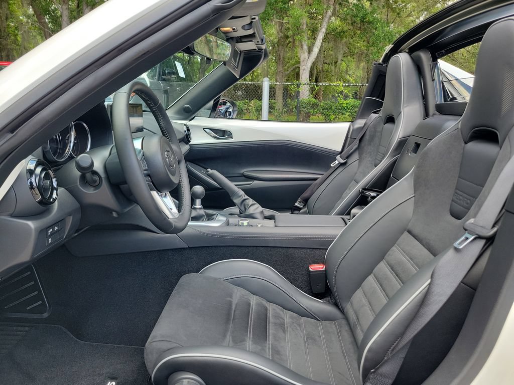 Used 2025 MAZDA MX-5 Miata RF Club RWD image 2