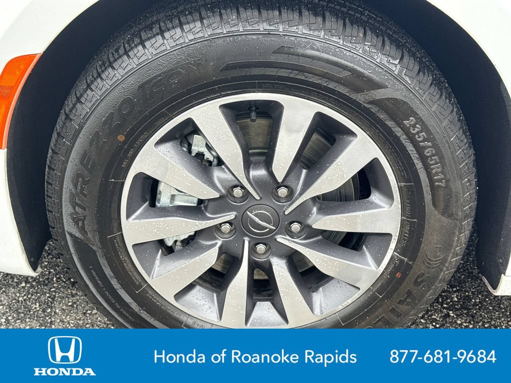 Used 2023 Chrysler Pacifica Limited FWD image 11