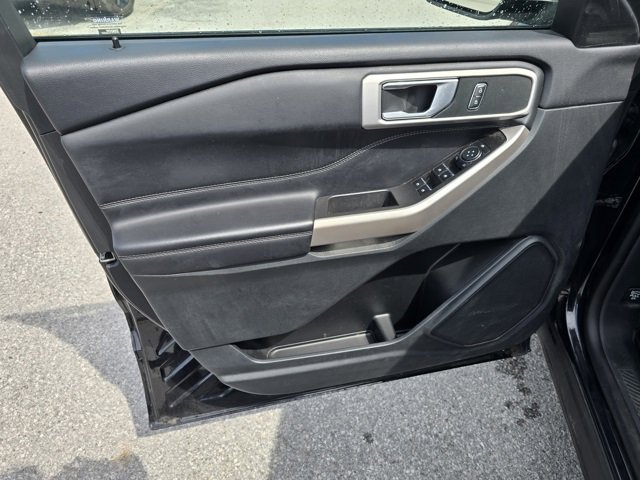 Used 2023 Ford Explorer XLT w/ Equipment Group 202A image 9