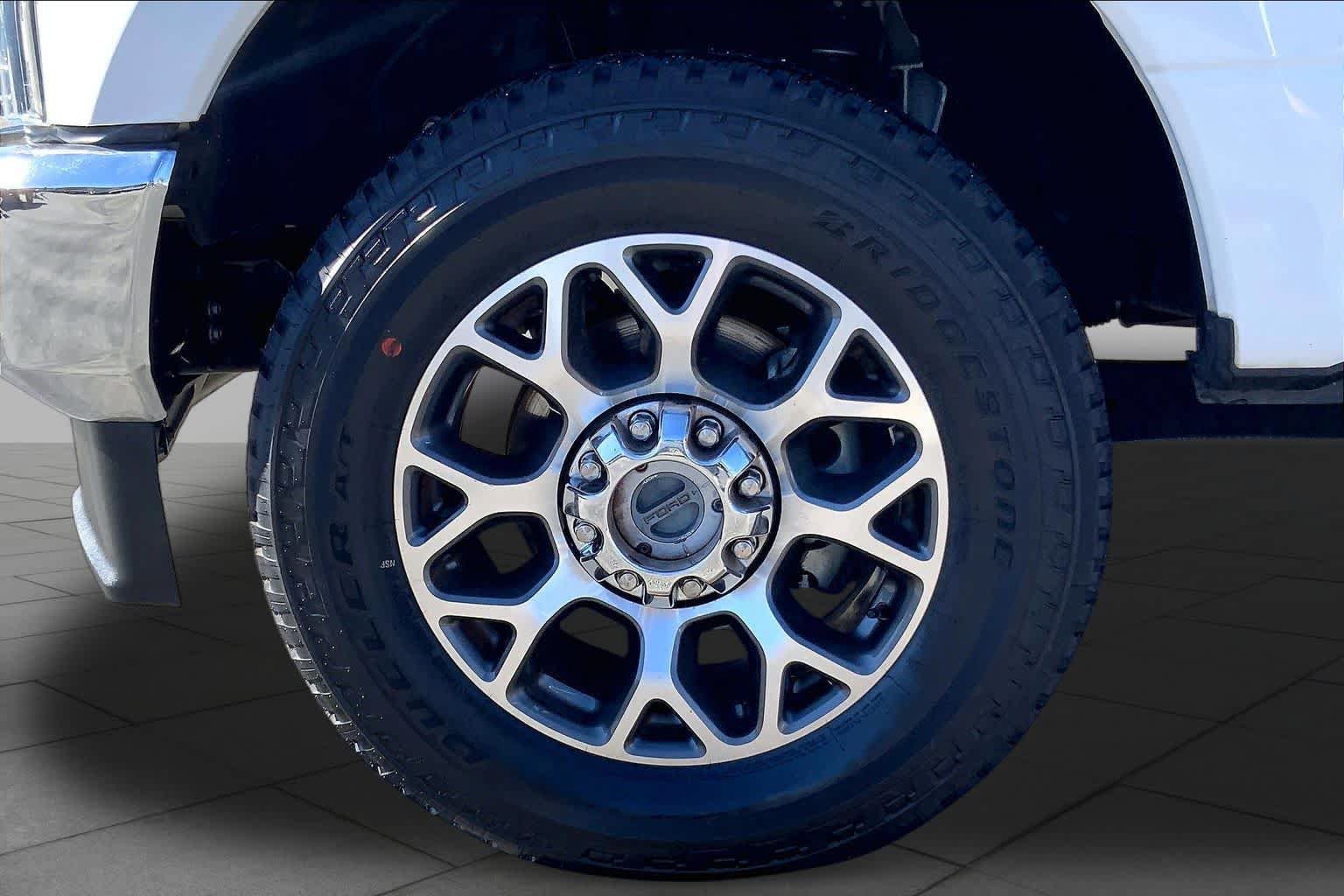 Used 2022 Ford F250 Lariat w/ Lariat Ultimate Package AWD/4WD image 11