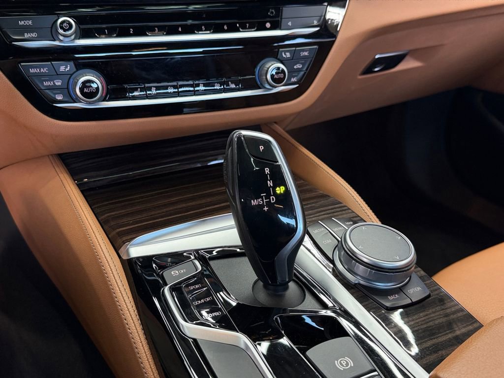 Used 2020 BMW 540i w/ M Sport Package RWD image 18