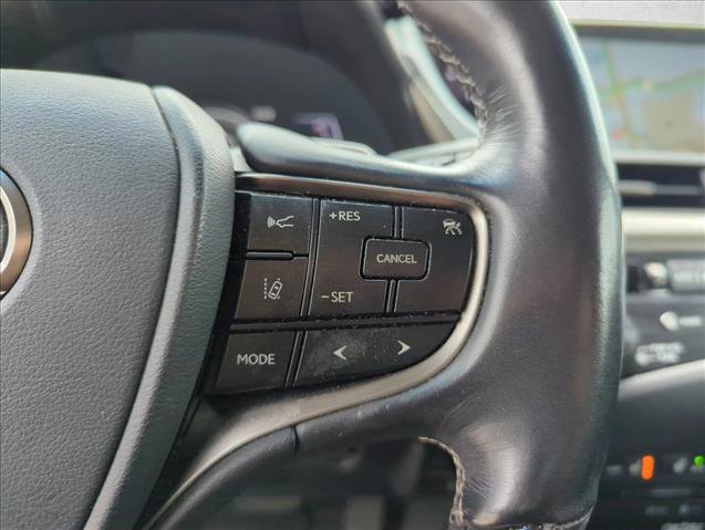 Used 2019 Lexus ES 300h w/ Accessory Package 2 image 17