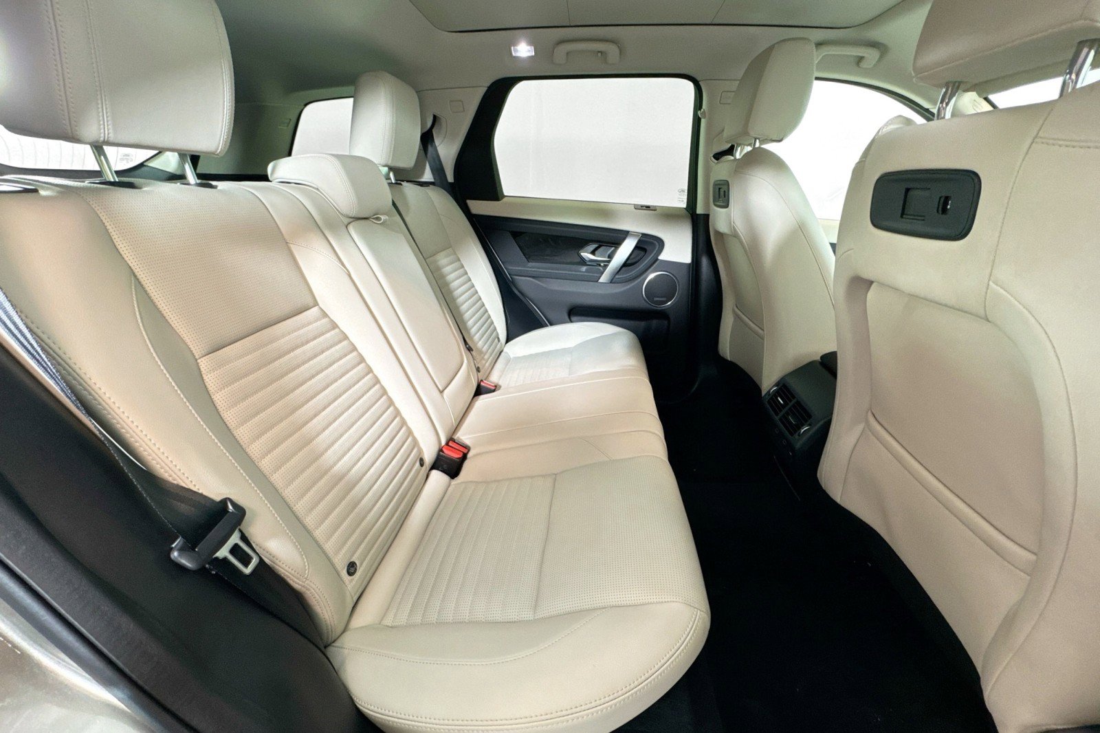 Used 2024 Land Rover Discovery Sport S image 24