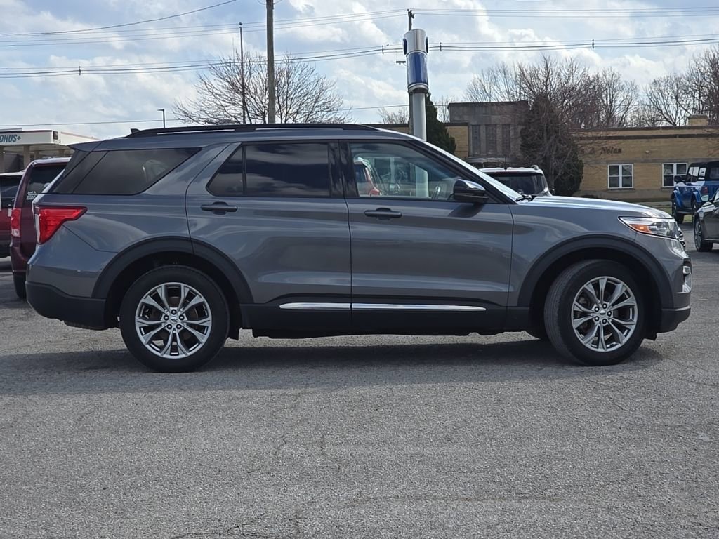 Used 2022 Ford Explorer XLT w/ Equipment Group 202A image 8