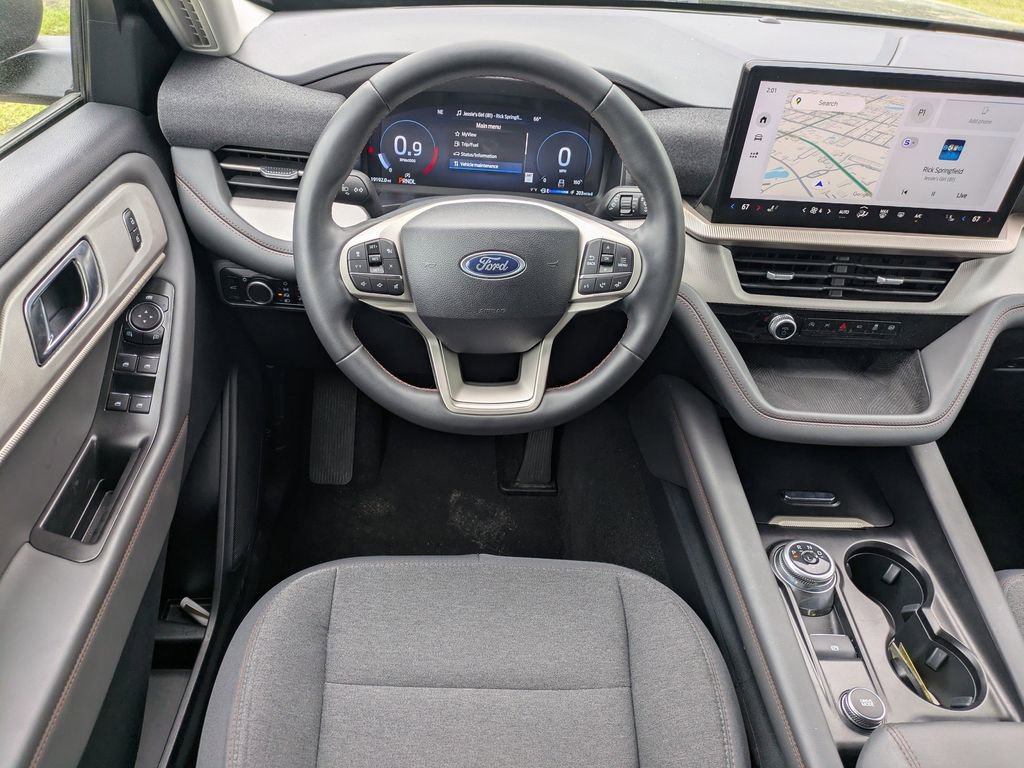 Used 2025 Ford Explorer Active image 17