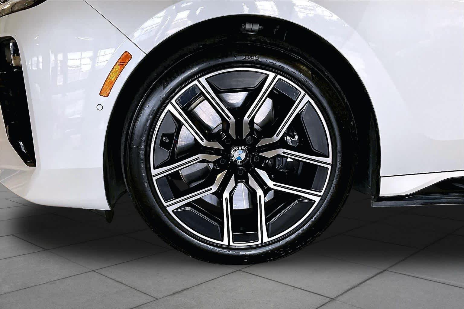 Used 2024 BMW i7 eDrive50 w/ M Sport Package RWD image 10
