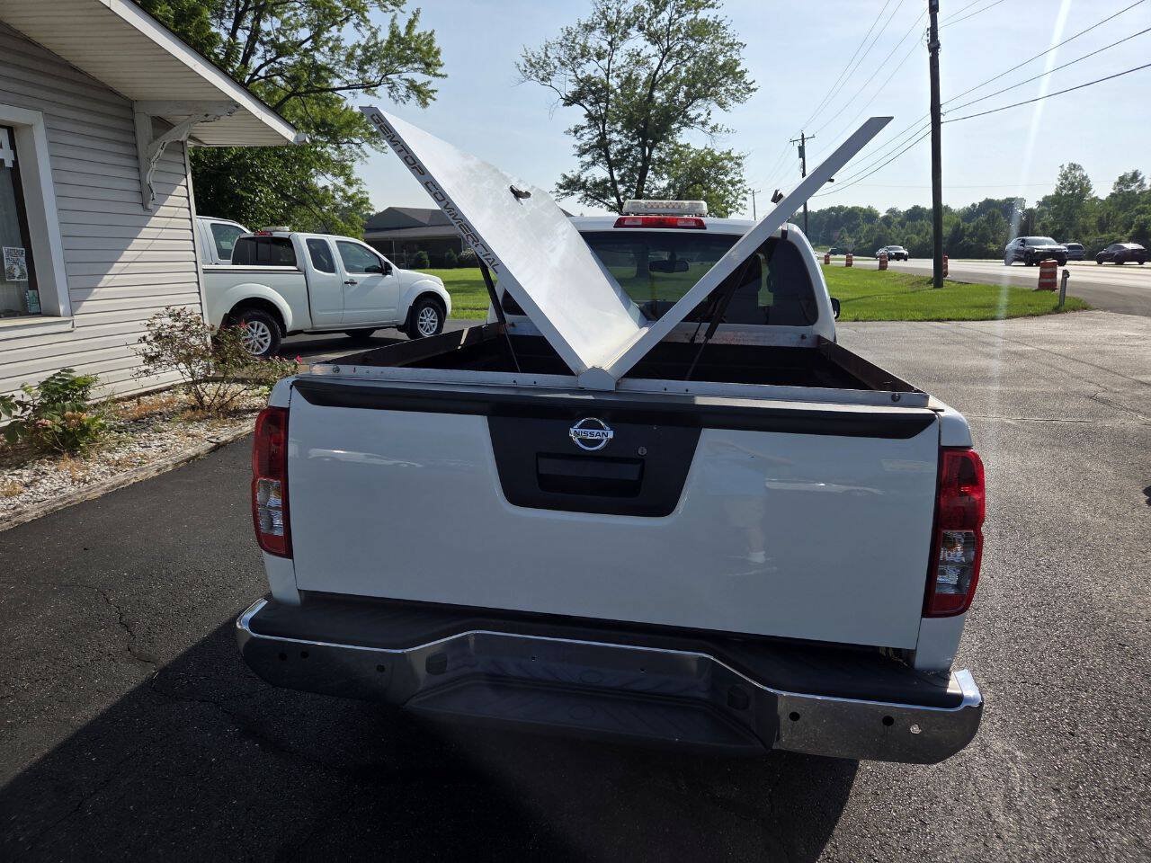 Used 2015 Nissan Frontier S RWD image 9