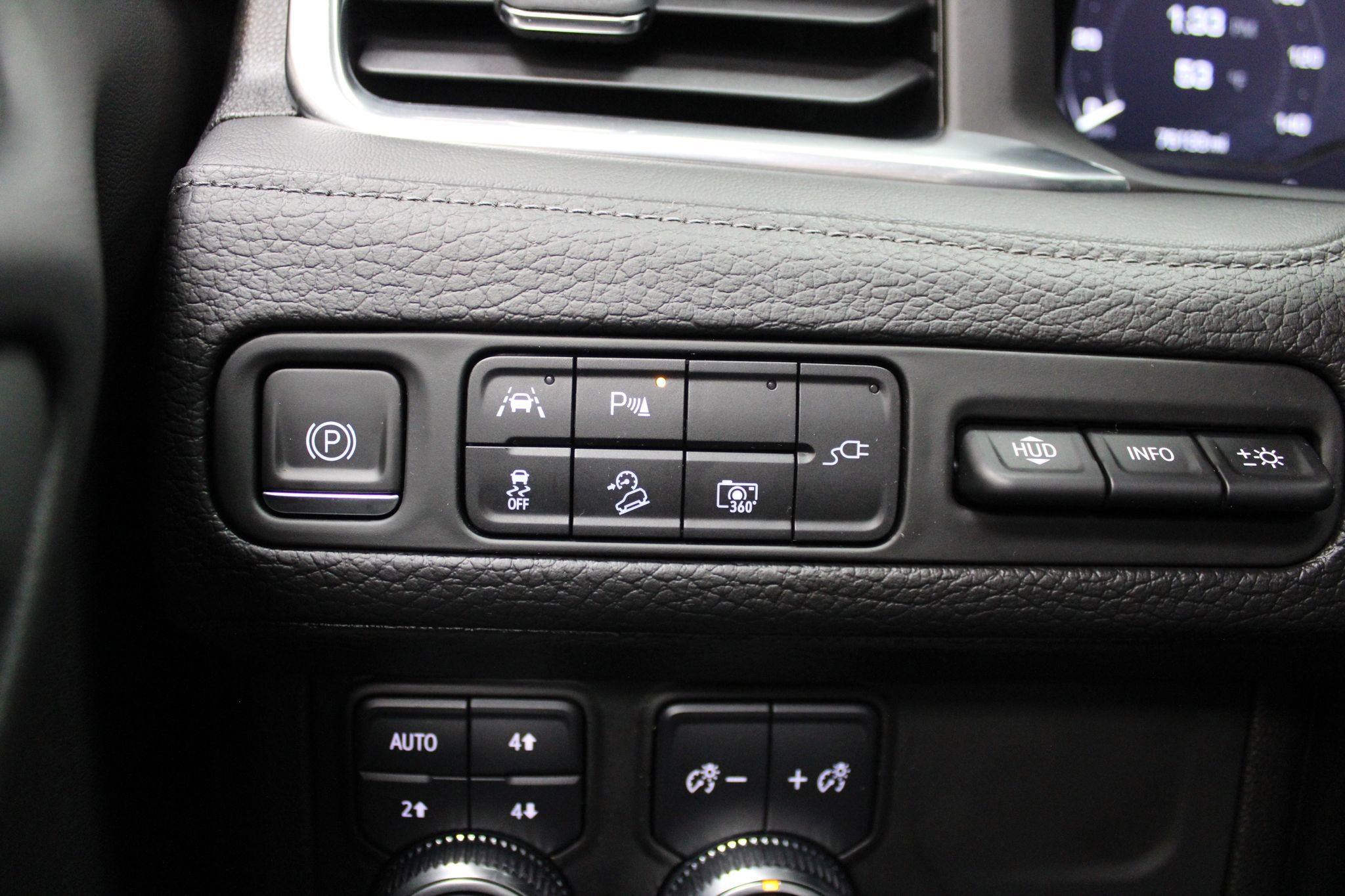 Used 2022 GMC Yukon XL Denali AWD/4WD image 38