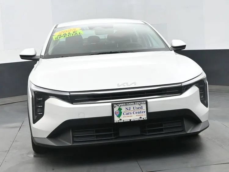 Used 2025 Kia K4 FWD image 3