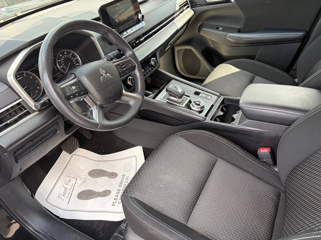 Used 2023 Mitsubishi Outlander ES AWD/4WD image 13