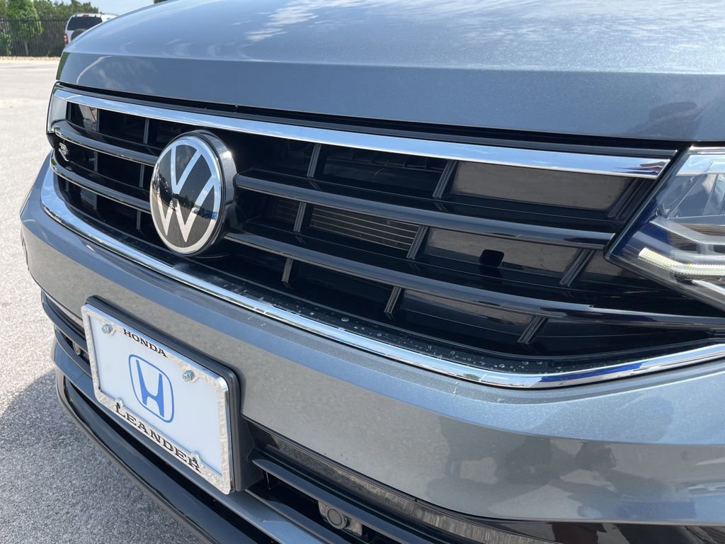 Used 2022 Volkswagen Tiguan SE R-Line FWD image 15