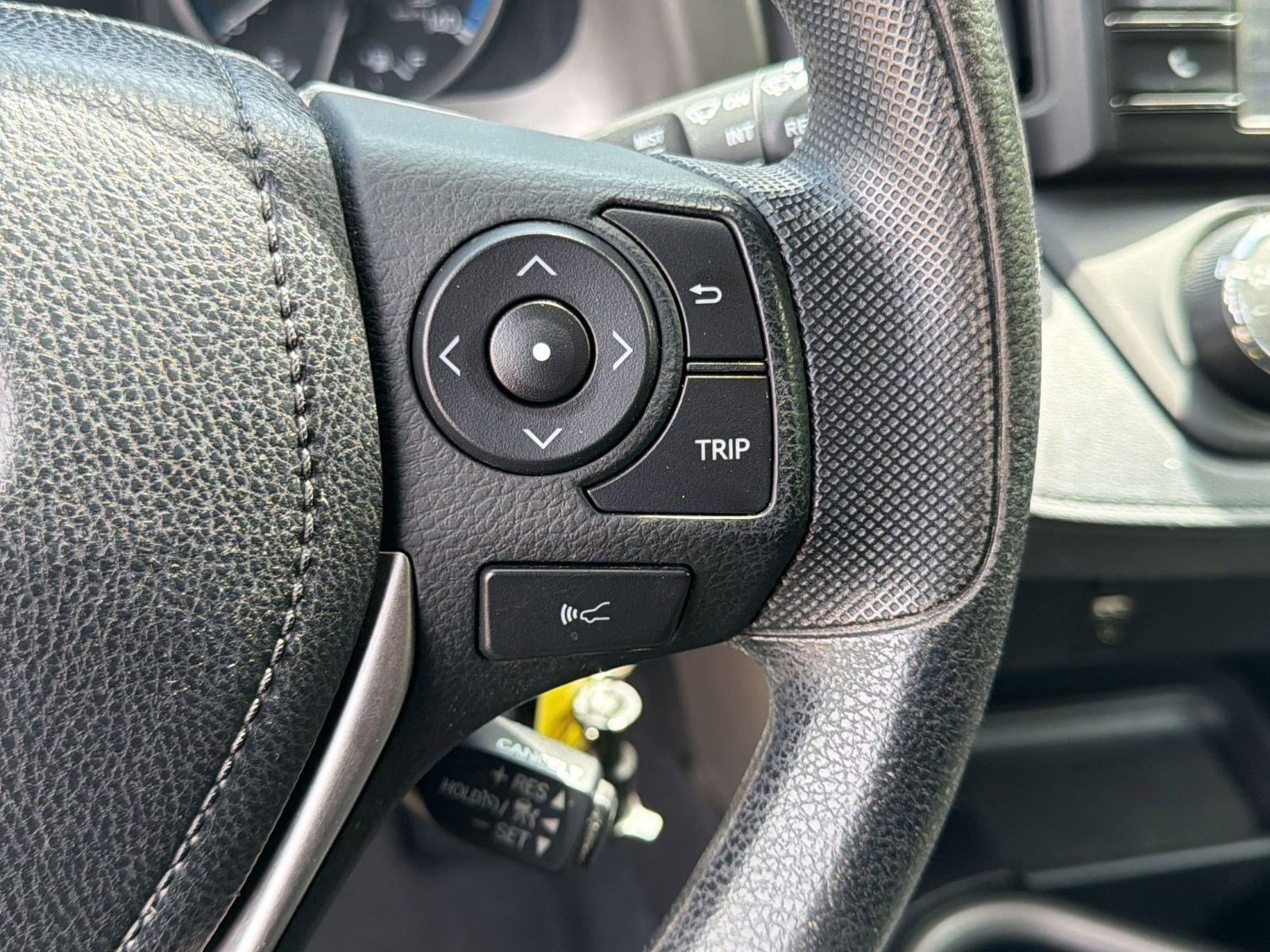 Used 2018 Toyota RAV4 LE image 25