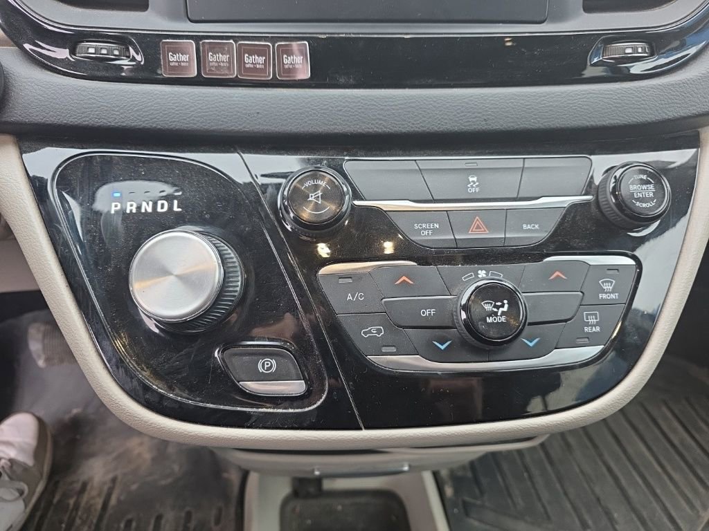 Used 2017 Chrysler Pacifica LX image 11