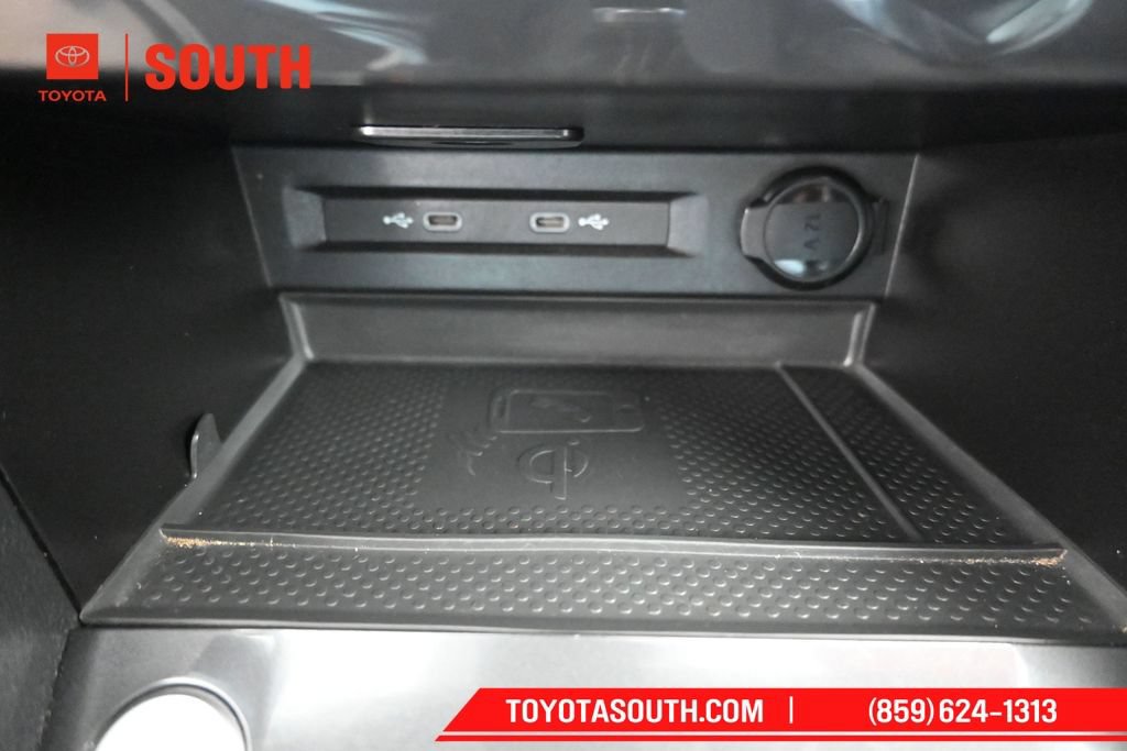 Used 2024 Volkswagen Tiguan SE AWD/4WD image 22