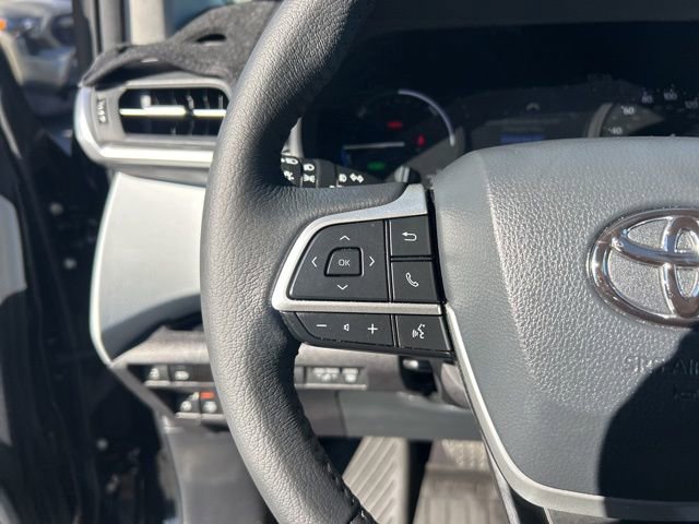 Used 2025 Toyota Sienna XLE image 21