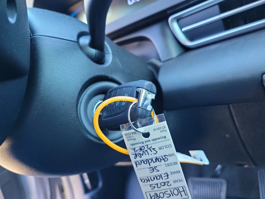 Used 2025 Hyundai Elantra SE image 22