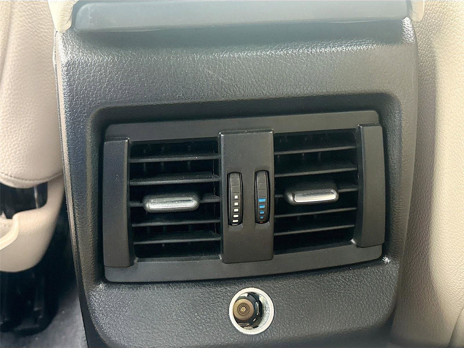 Used 2015 BMW M235i Convertible image 27