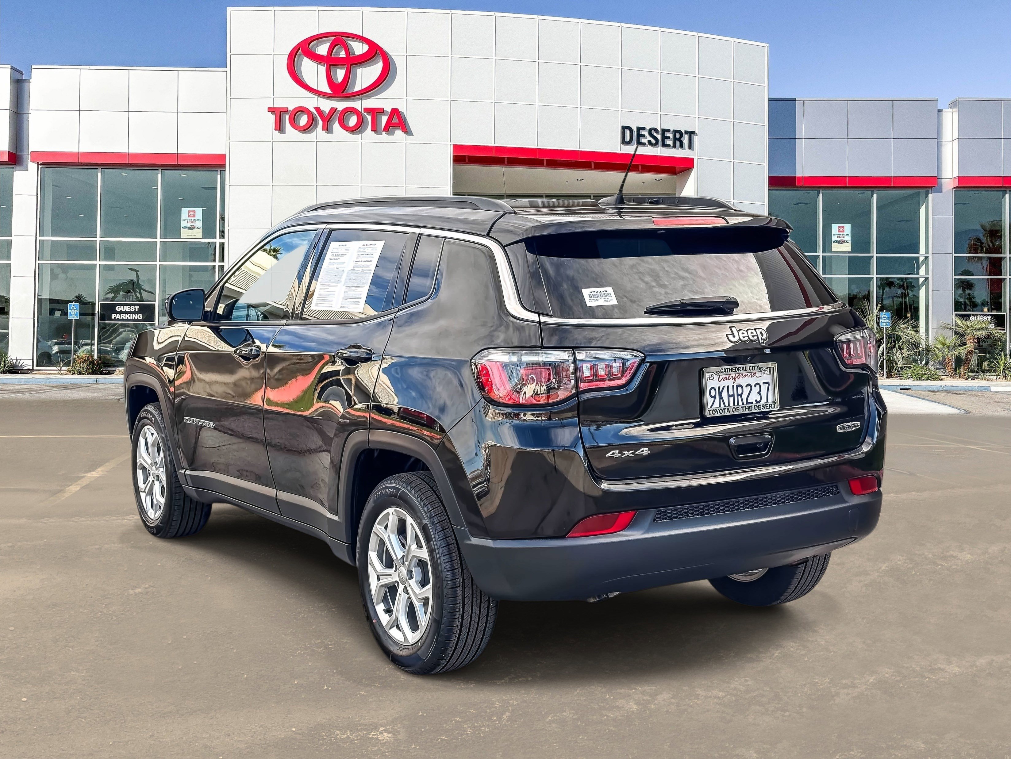 Used 2024 Jeep Compass Latitude image 5