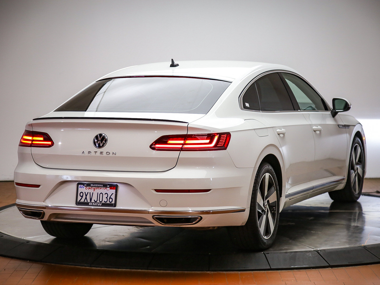 Used 2021 Volkswagen Arteon SE FWD image 4