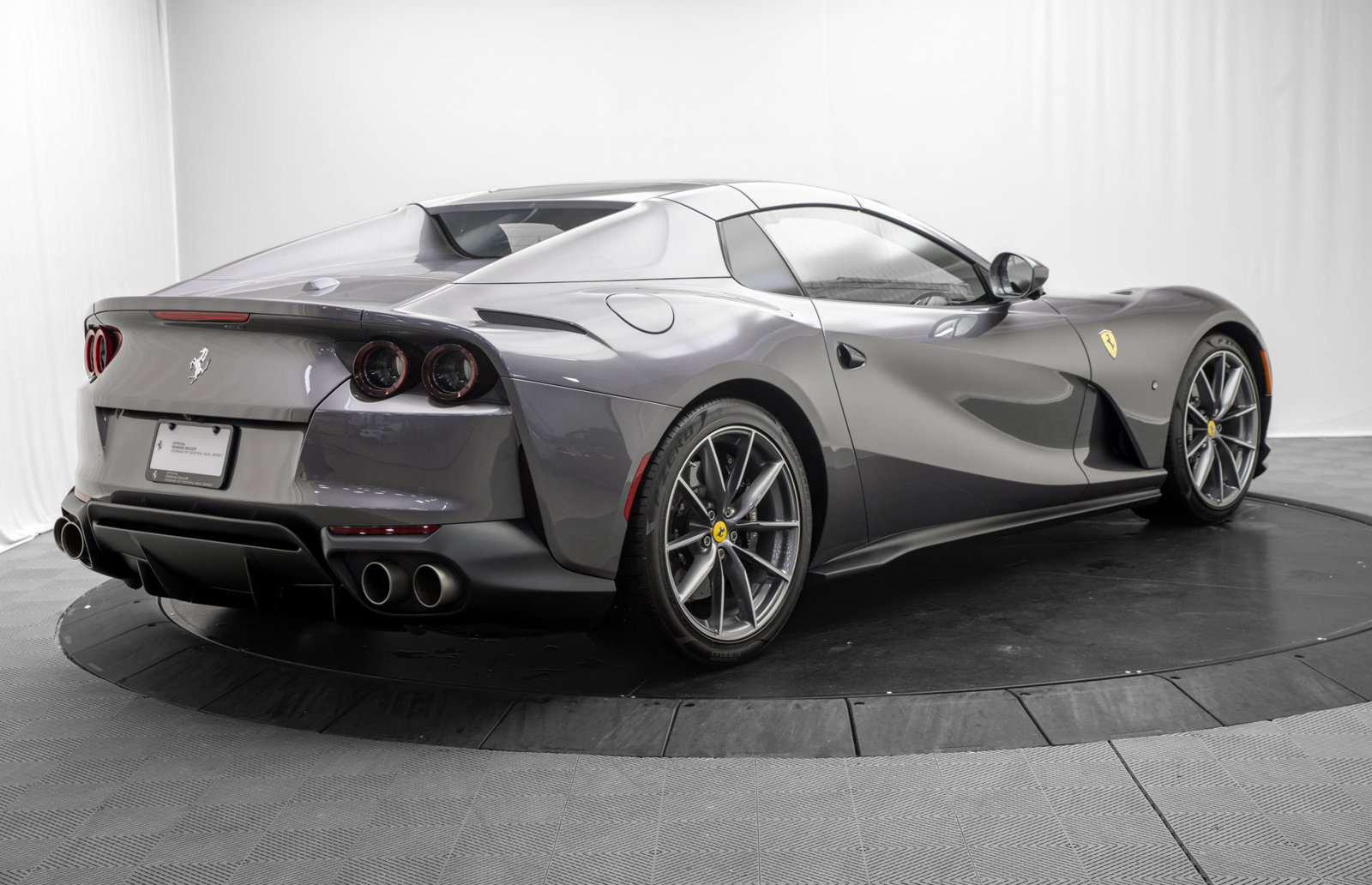 Used 2022 Ferrari 812 GTS RWD image 15