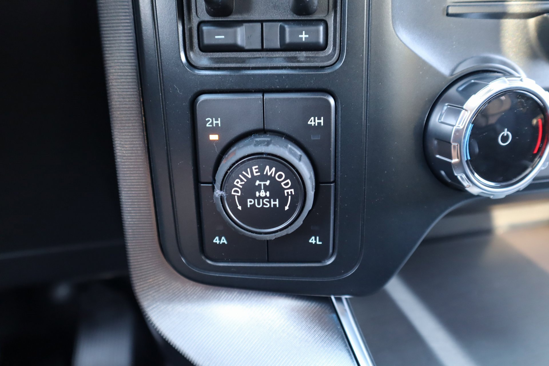 New 2025 Ford F150 Platinum w/ Equipment Group 702A High image 9