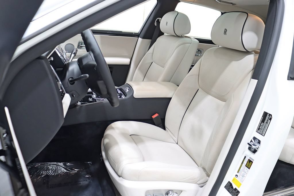 Used 2016 Rolls-Royce Ghost RWD image 29