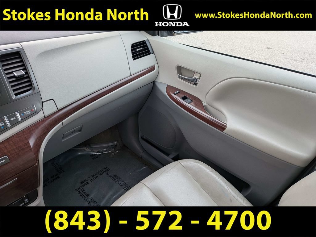 Used 2013 Toyota Sienna XLE w/ Entertainment Pkg AWD/4WD image 26