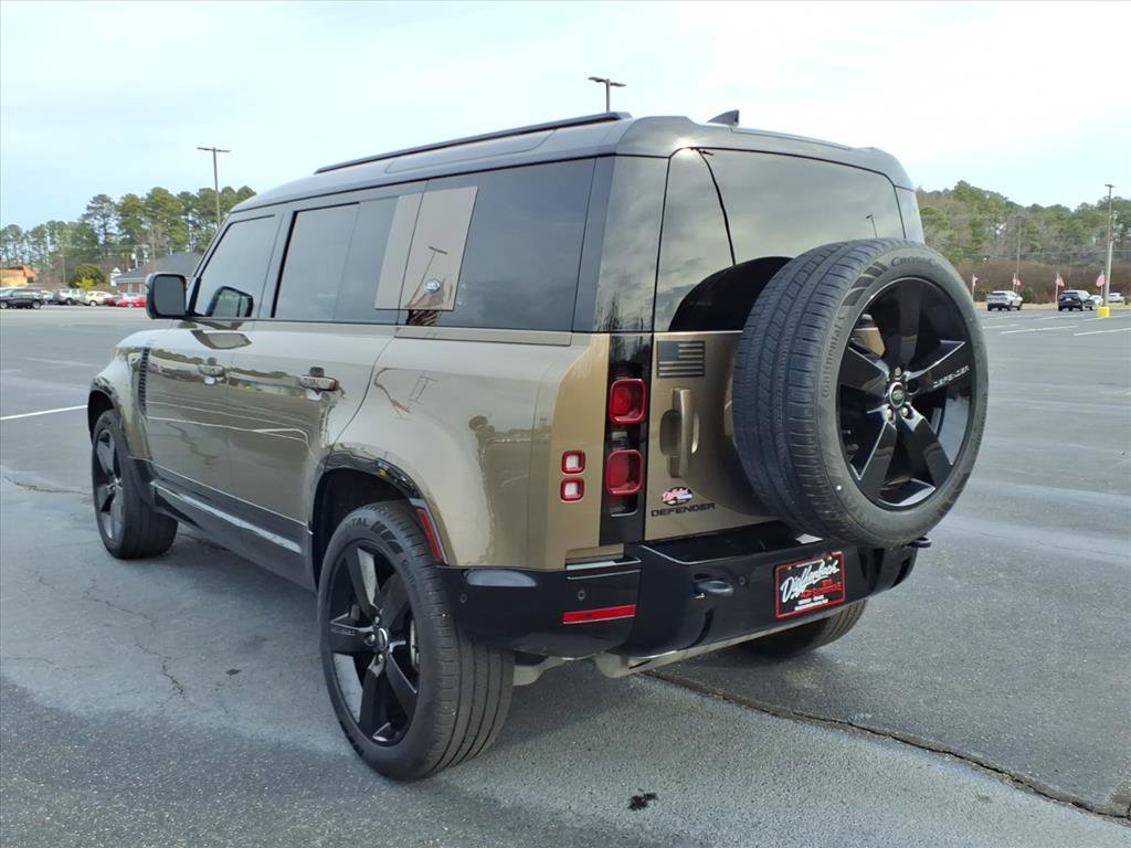 Used 2024 Land Rover Defender 110 X-Dynamic SE image 16