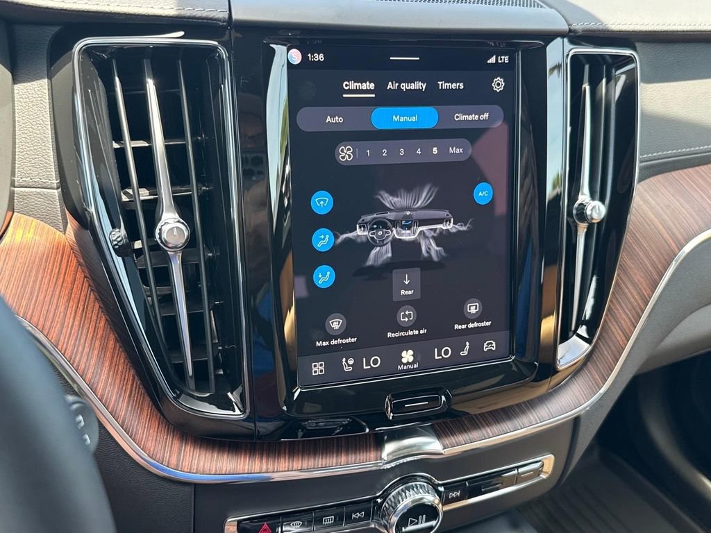Certified 2025 Volvo XC60 B5 Ultra w/ Climate Package AWD/4WD image 18