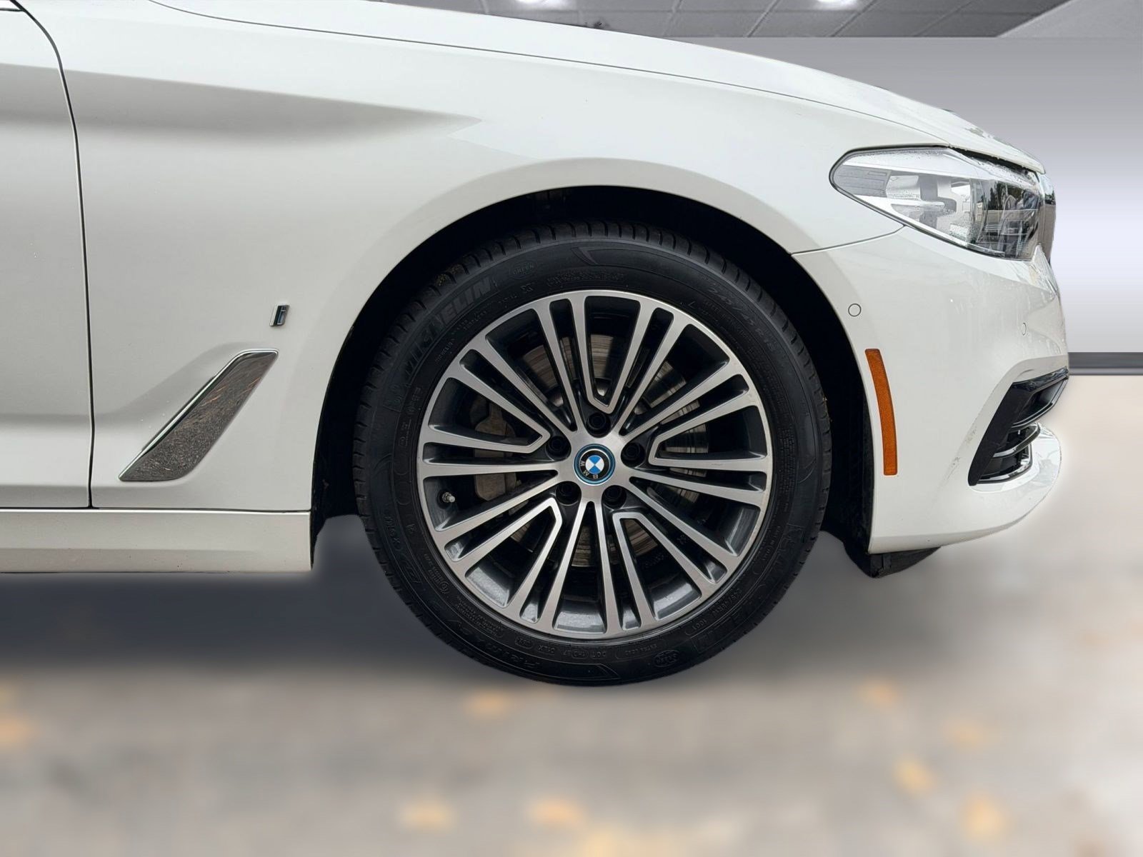 Used 2018 BMW 530e image 12