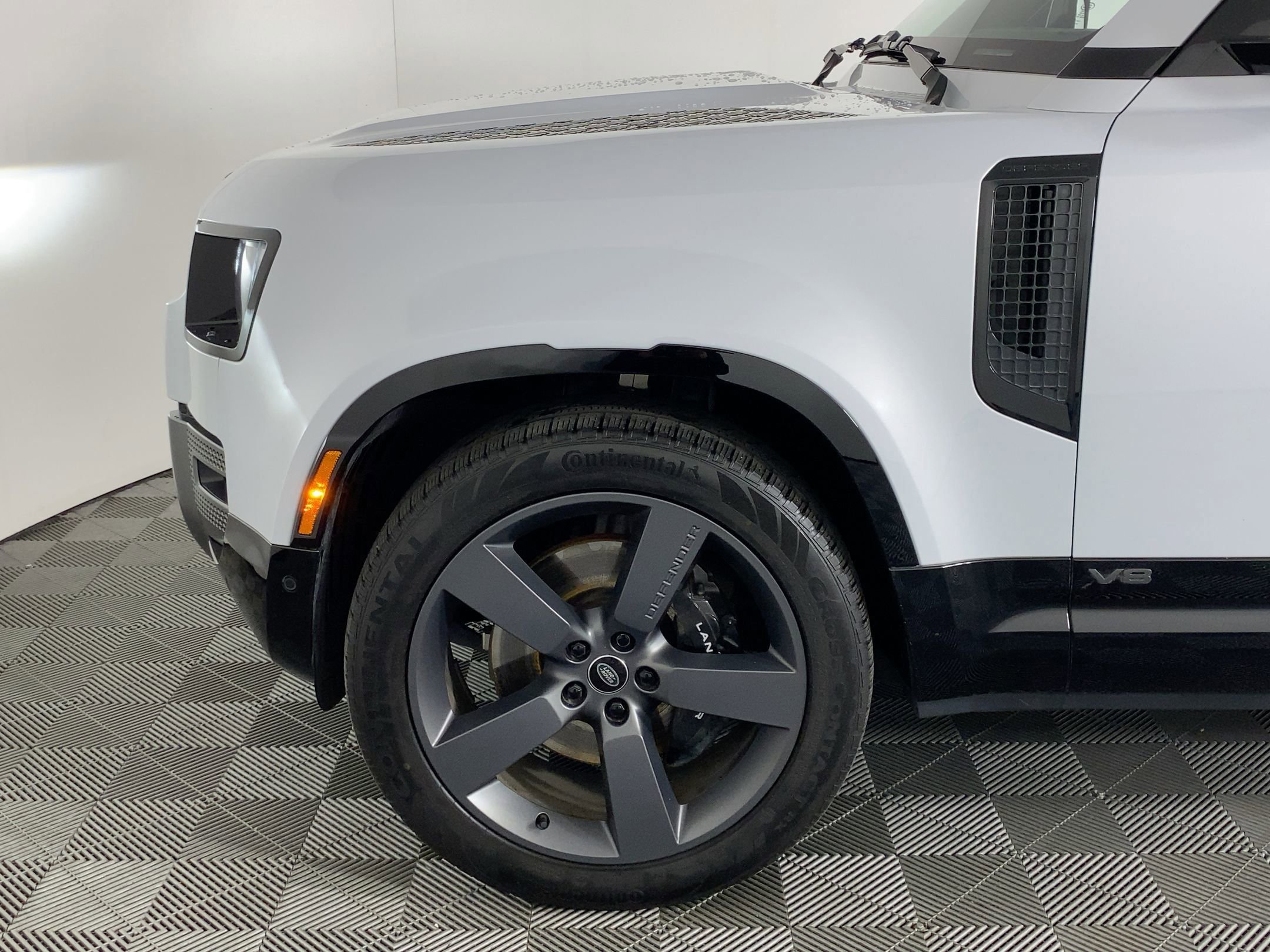 Certified 2023 Land Rover Defender 110 V8 AWD/4WD image 10