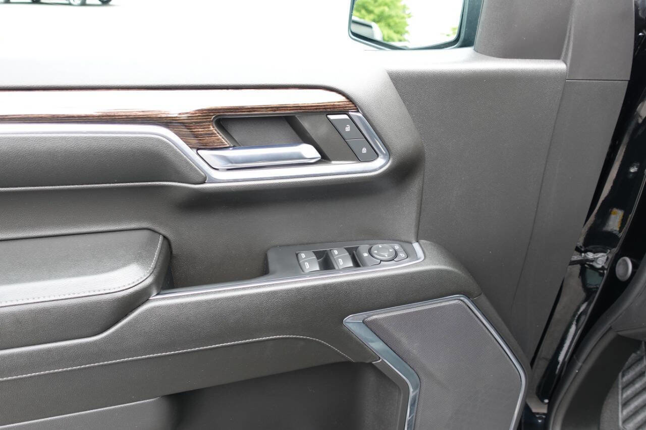 Used 2024 GMC Sierra 1500 Elevation AWD/4WD image 17