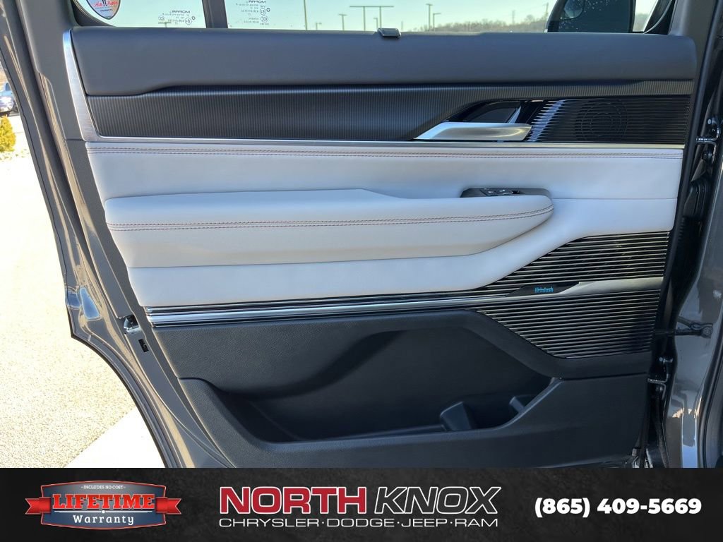 New 2026 Jeep Grand Wagoneer Summit image 18