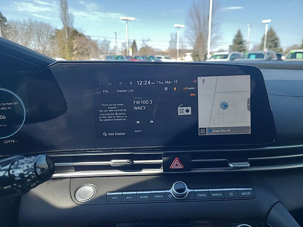 Used 2025 Hyundai Elantra Limited image 22