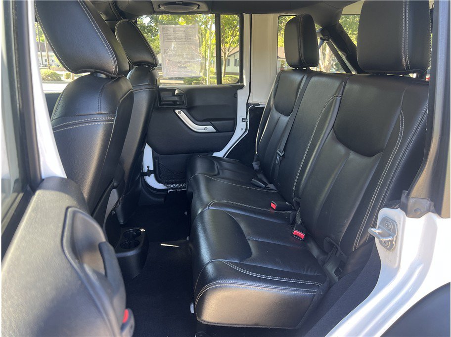 Used 2013 Jeep Wrangler Unlimited Rubicon w/ Connectivity Group AWD/4WD image 12