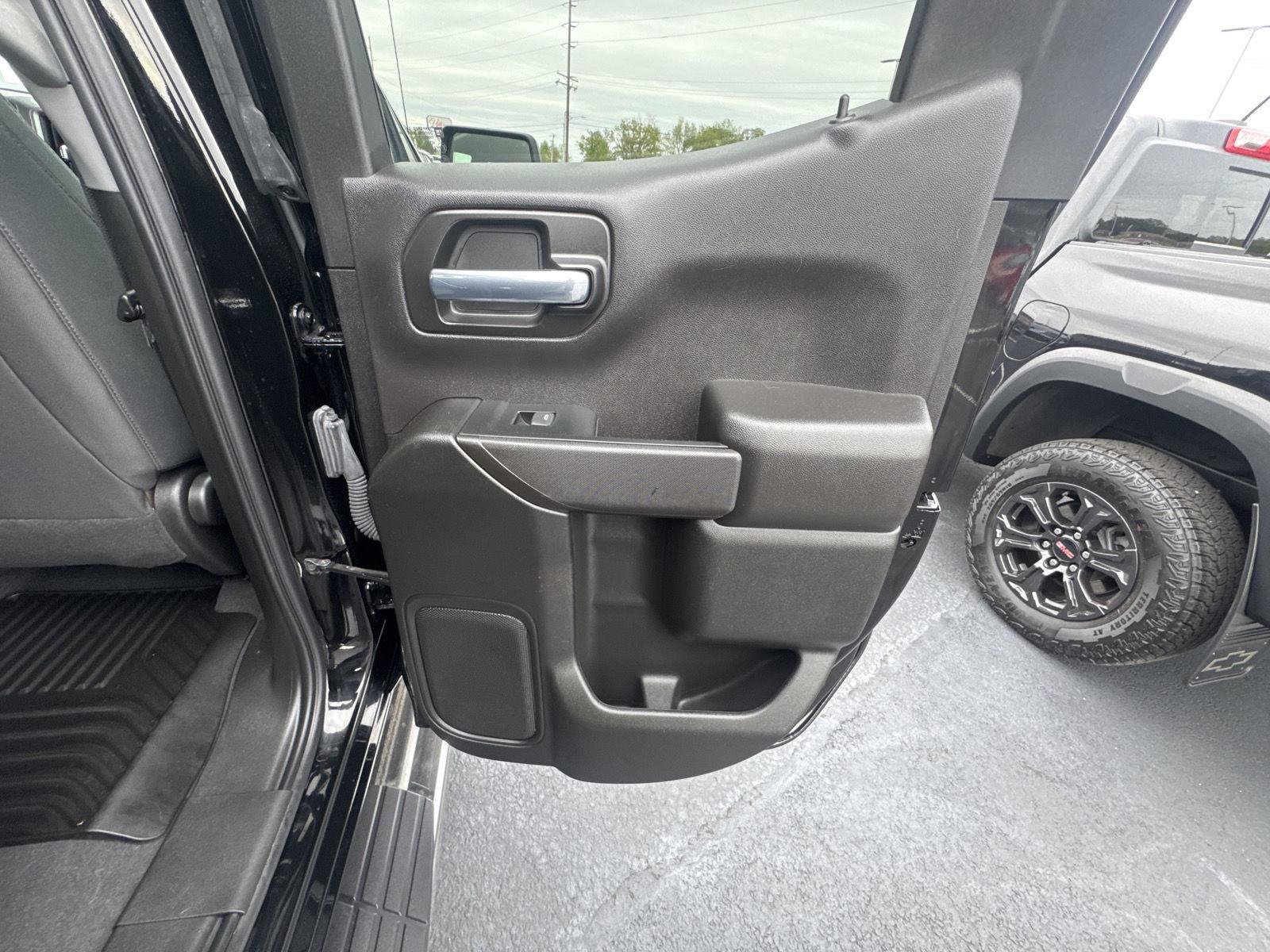 Used 2023 GMC Sierra 1500 Pro w/ Graphite Edition AWD/4WD image 14