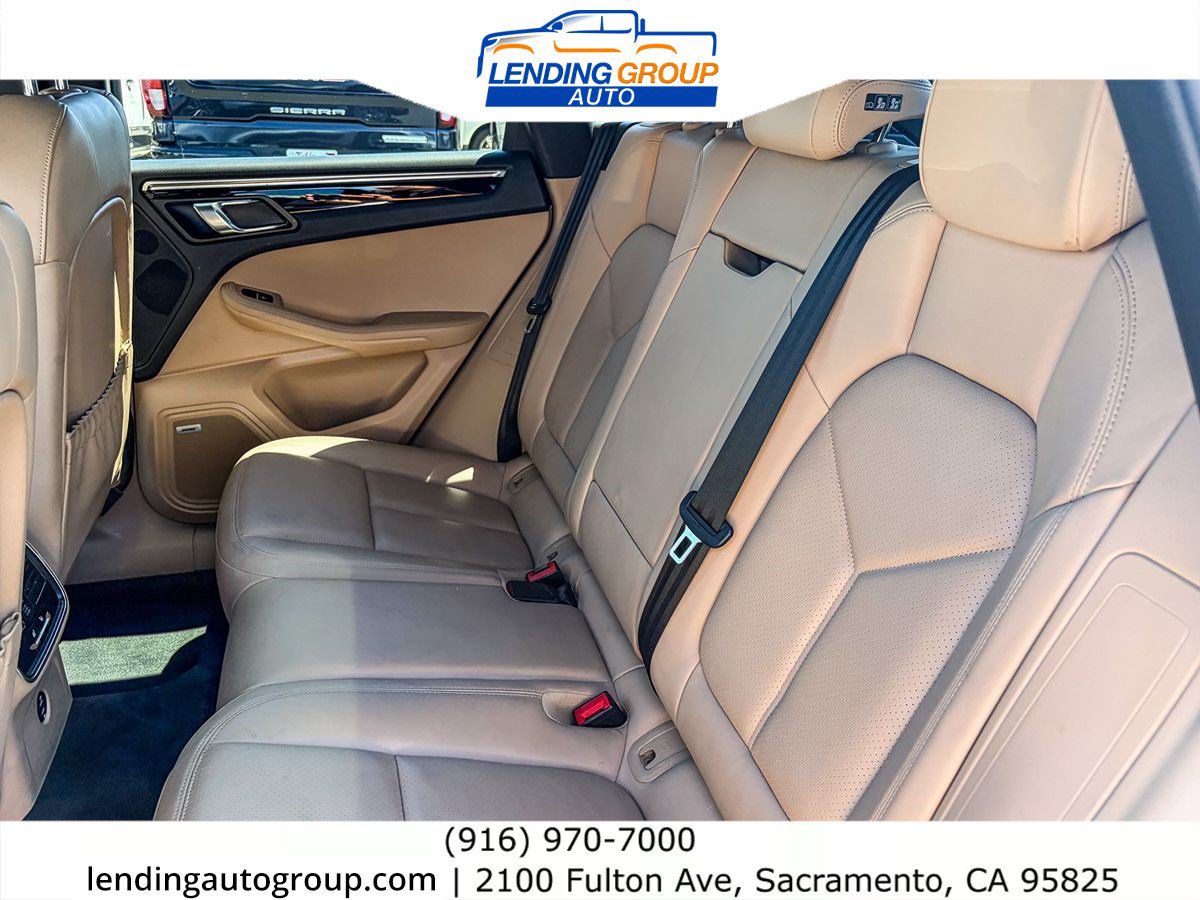 Used 2020 Porsche Macan AWD/4WD image 17