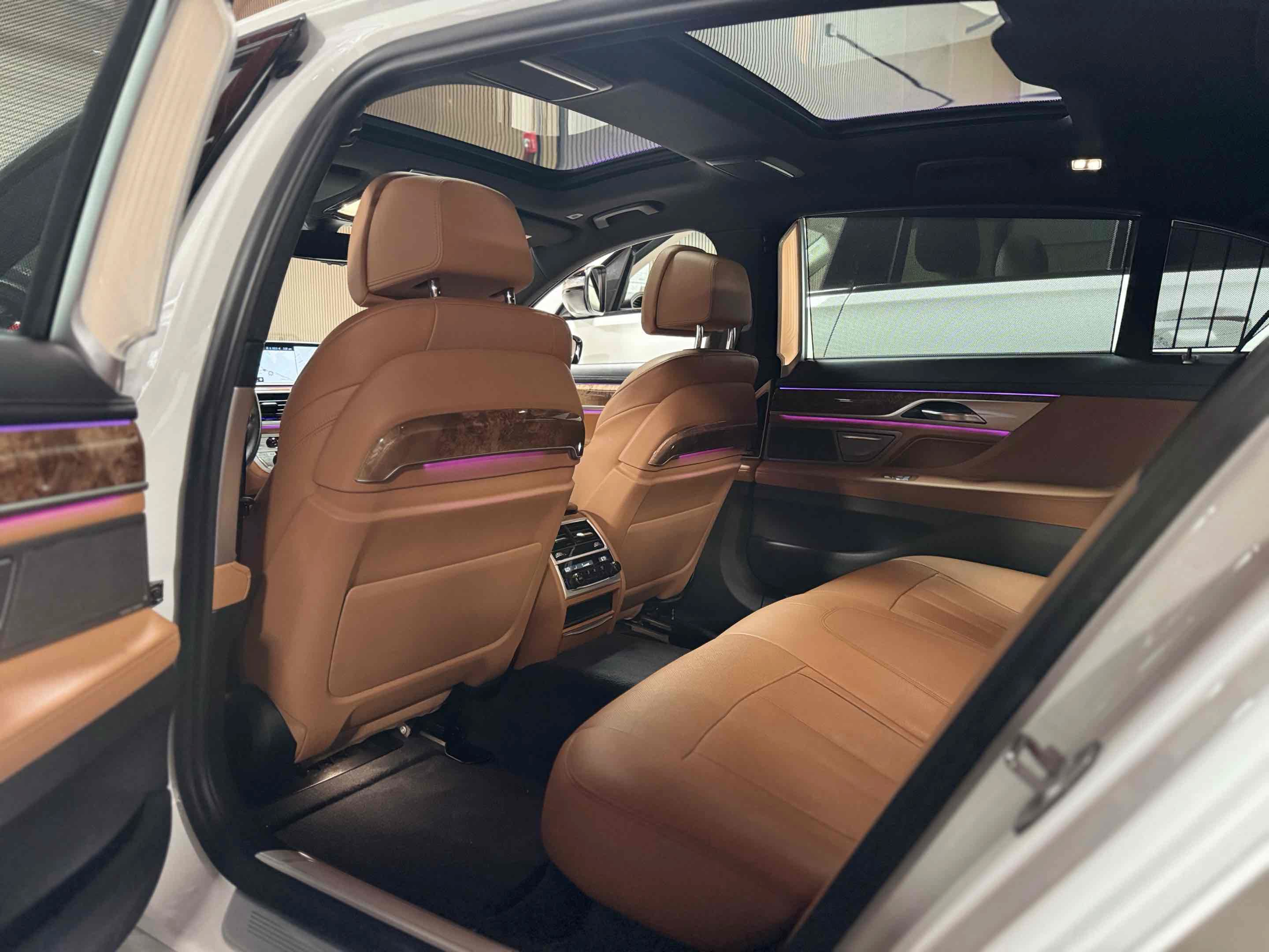 Used 2018 BMW 740e xDrive AWD/4WD image 23