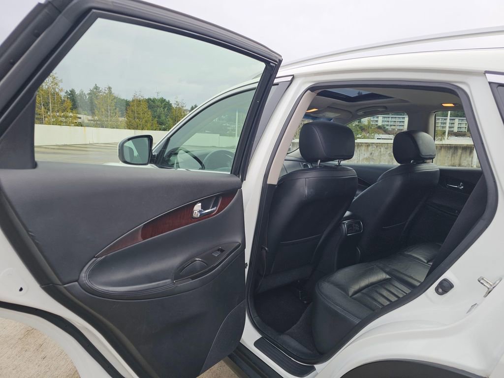 Used 2015 INFINITI QX50 Journey w/ Premium Package image 18