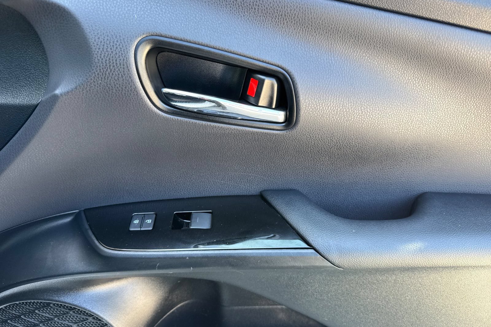 Used 2019 Toyota Prius LE w/ Preferred Accessory Package AWD/4WD image 18