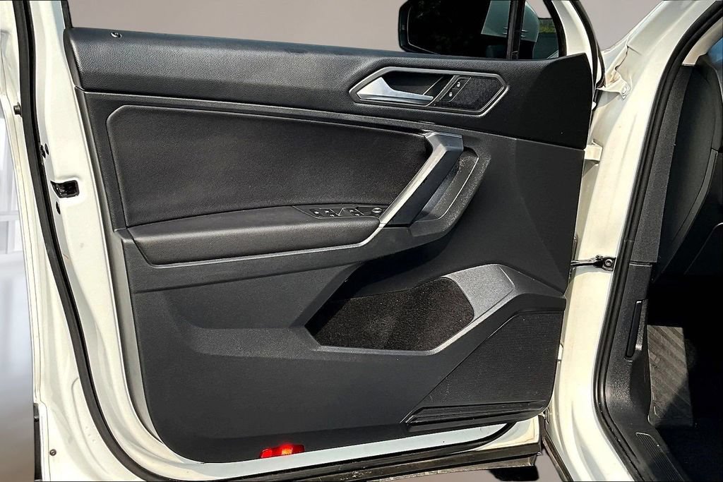 Used 2019 Volkswagen Tiguan SE w/ Panoramic Sunroof Package FWD image 17