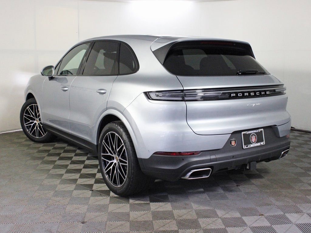 Certified 2025 Porsche Cayenne image 3