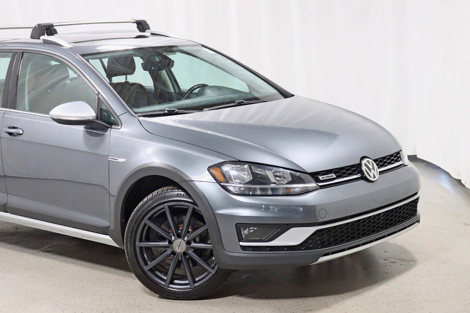 Used 2019 Volkswagen Golf Alltrack SE image 2