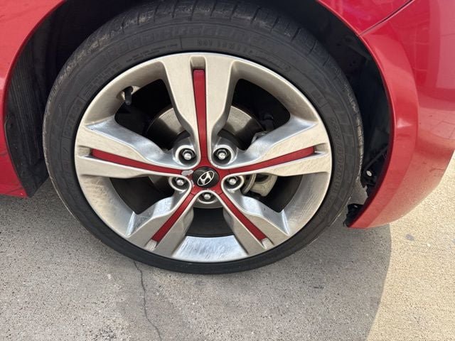 Used 2016 Hyundai Veloster w/ Option Group 02 FWD image 2